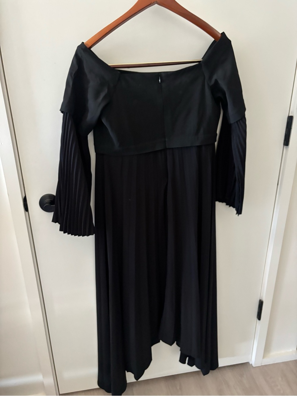 ALC Serena Off-the-Shoulder Pleated Midi Dress | Black | Size 14 - Picture 5 of 14